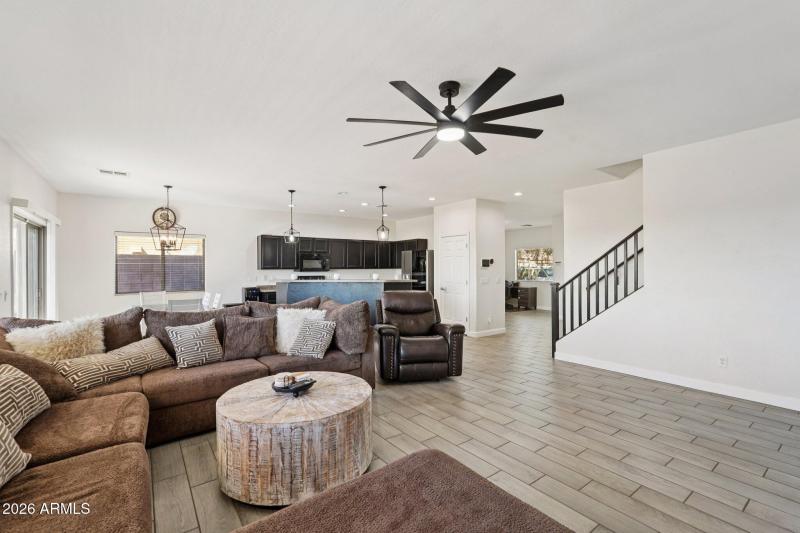 10-web-or-mls-W Pueblo Ave-L1701-010