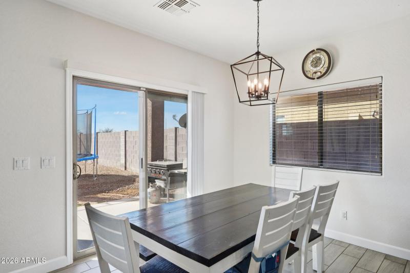 13-web-or-mls-W Pueblo Ave-L1701-013