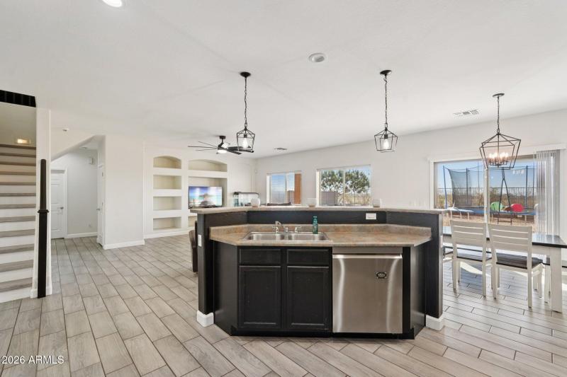 14-web-or-mls-W Pueblo Ave-L1701-014