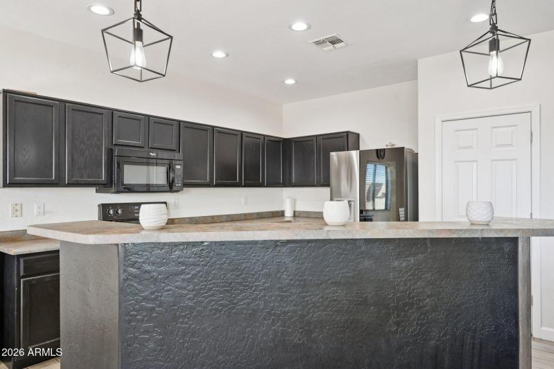 16-web-or-mls-W Pueblo Ave-L1701-016