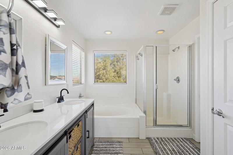 33-web-or-mls-W Pueblo Ave-L1701-033