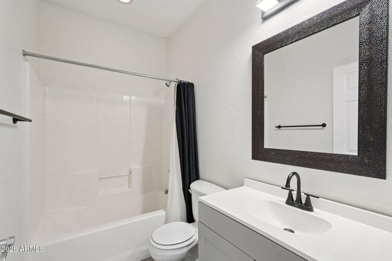 37-web-or-mls-W Pueblo Ave-L1701-037