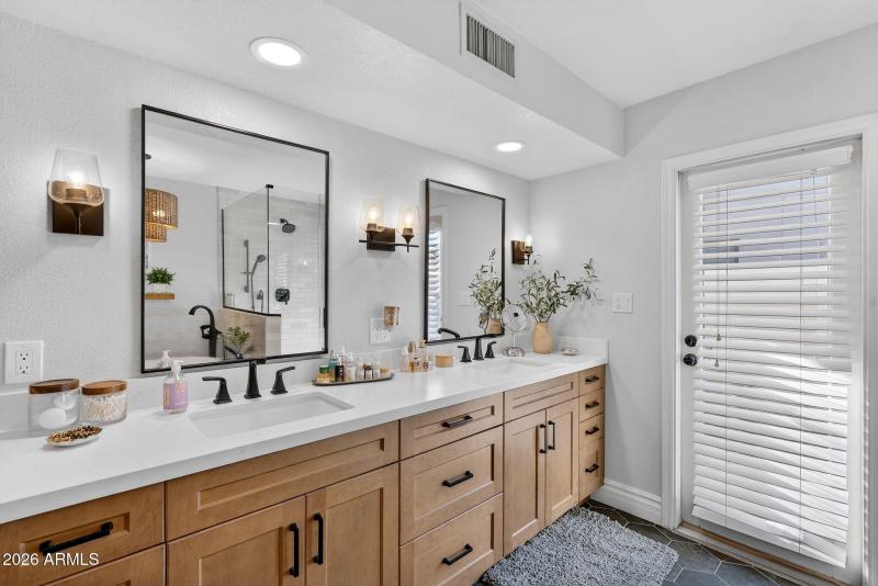 42_web_MLS_E.Topaz.Dr