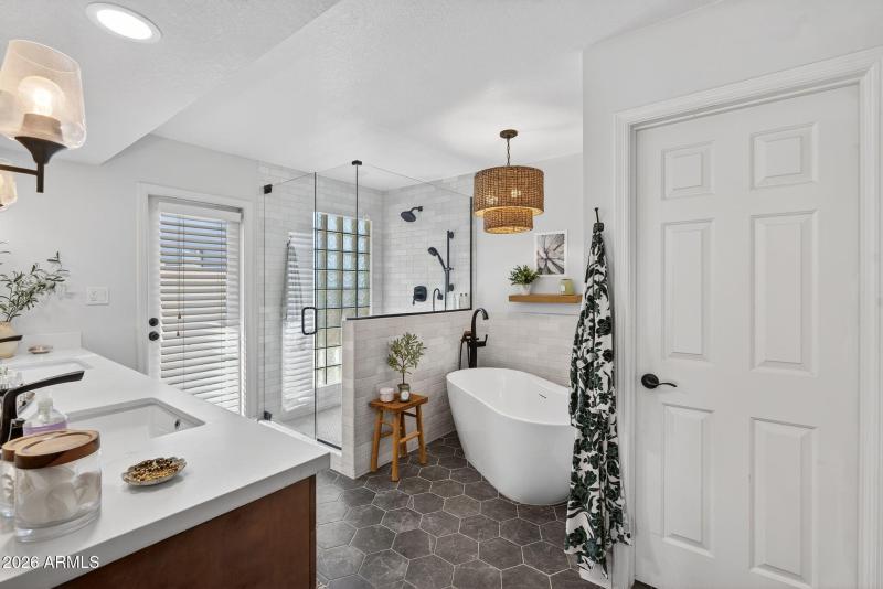 44_web_MLS_E.Topaz.Dr