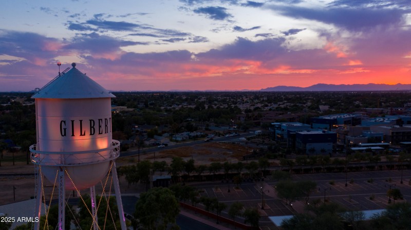 2.5 Miles to Downtown