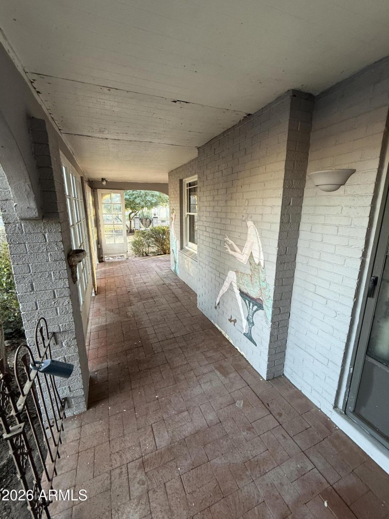 WRAP AROUND ARTWALK PORCH 1