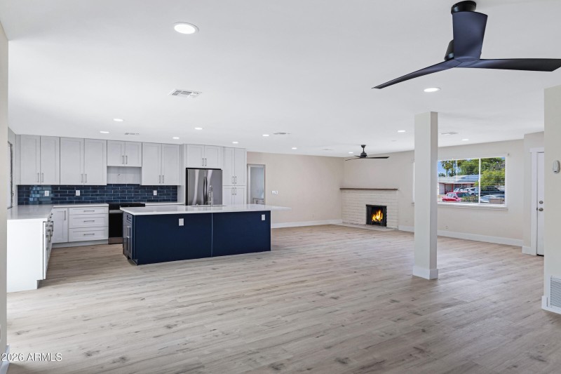 3921 S Kenneth Pl-11