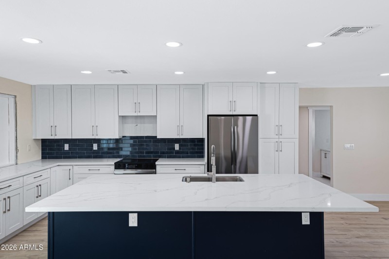 3921 S Kenneth Pl-13