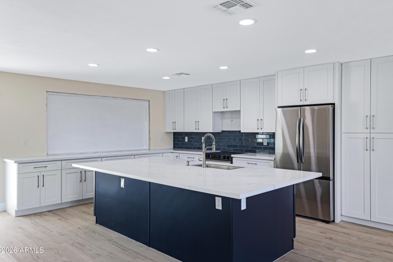 3921 S Kenneth Pl-14