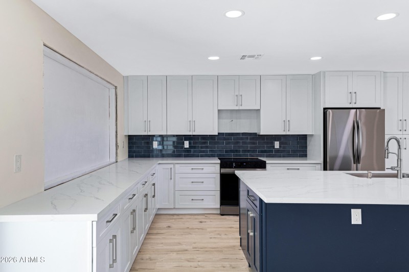 3921 S Kenneth Pl-15