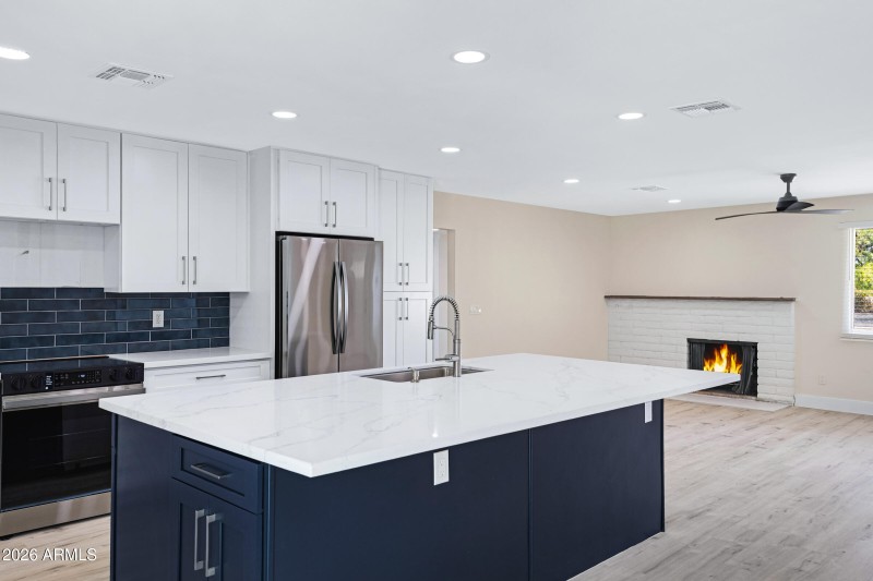 3921 S Kenneth Pl-16