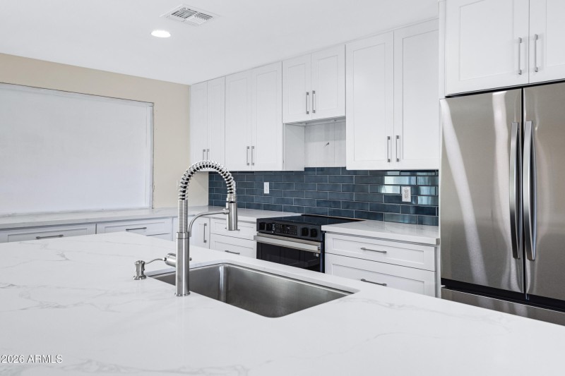 3921 S Kenneth Pl-17