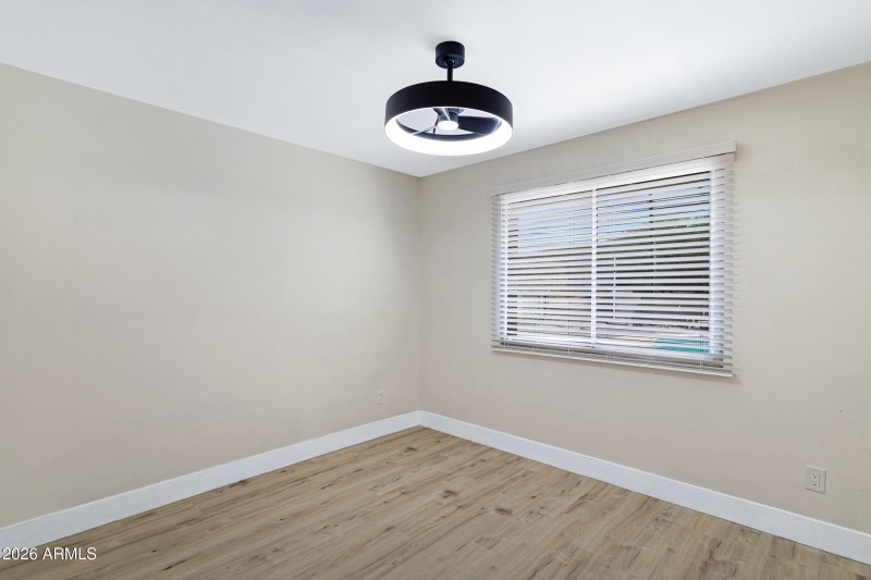 3921 S Kenneth Pl-19