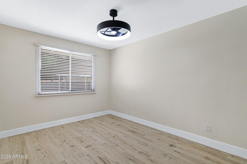 3921 S Kenneth Pl-20