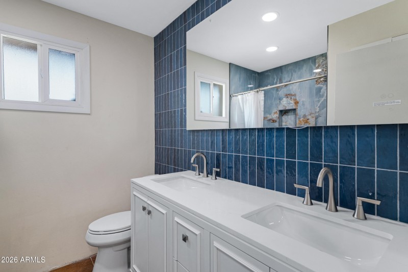 3921 S Kenneth Pl-21