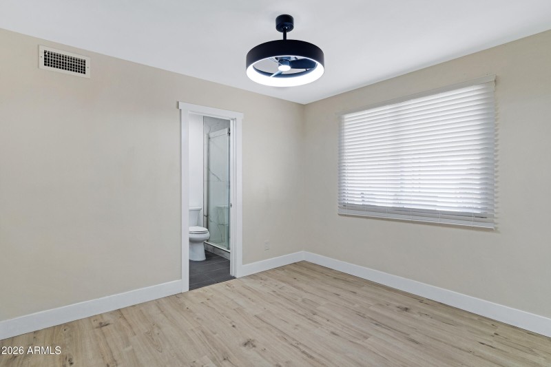 3921 S Kenneth Pl-23