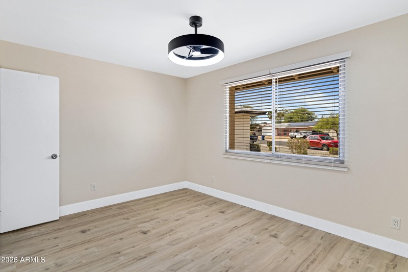 3921 S Kenneth Pl-26