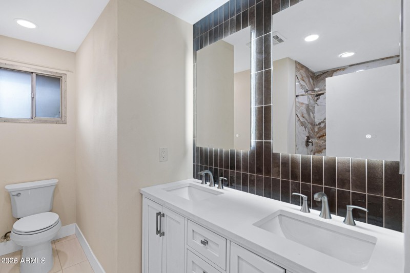 3921 S Kenneth Pl-27