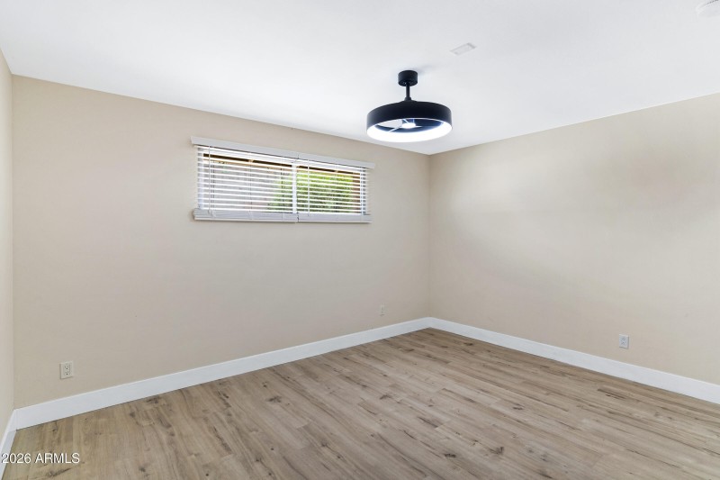 3921 S Kenneth Pl-29