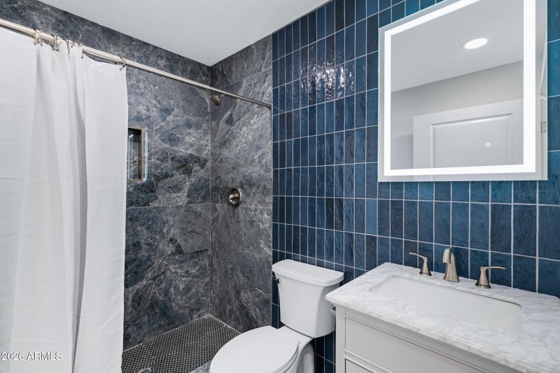 3921 S Kenneth Pl-31