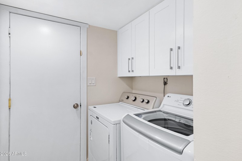 3921 S Kenneth Pl-32