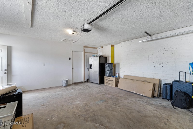 3921 S Kenneth Pl-33