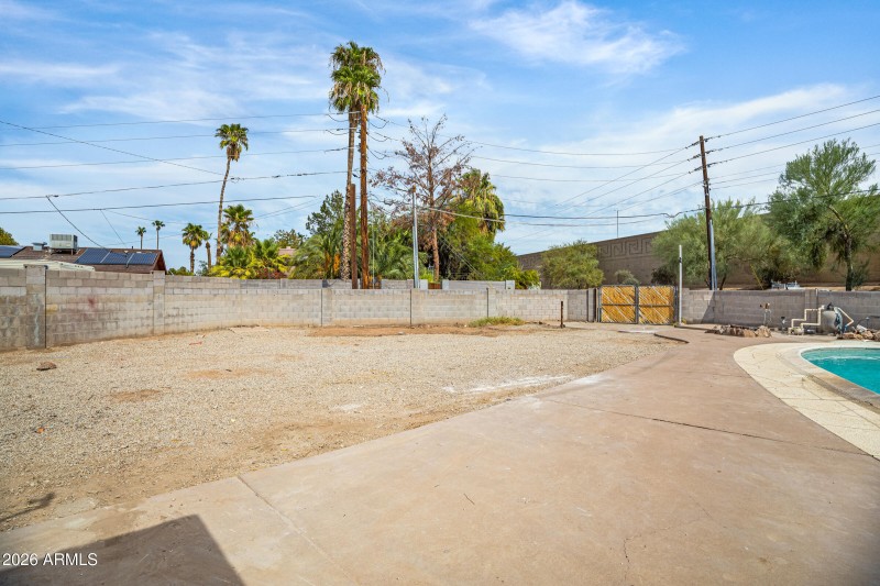 3921 S Kenneth Pl-40