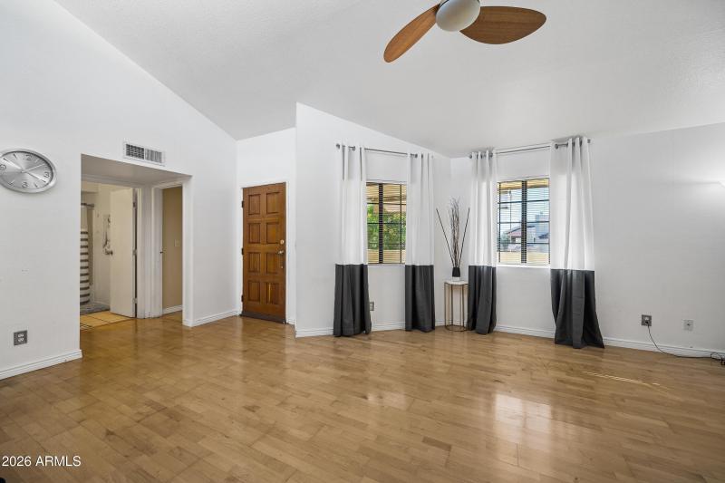 12-2020WUHD211-ocupix-