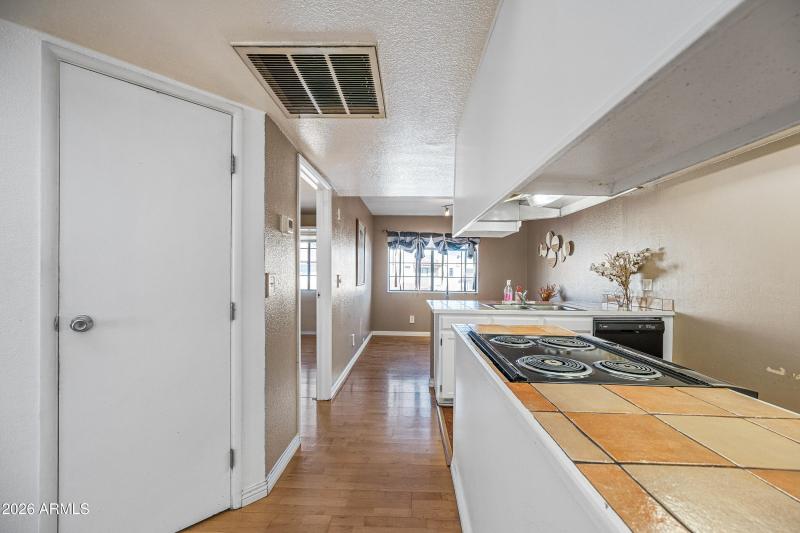 14-2020WUHD211-ocupix-