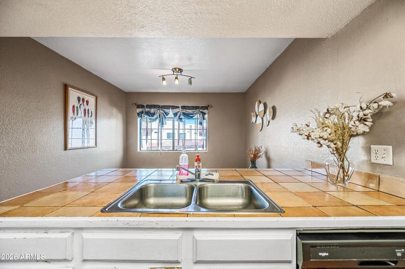 21-2020WUHD211-ocupix-