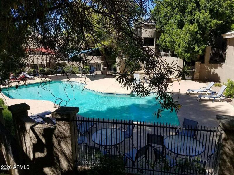 1720 E. tbird Pool View