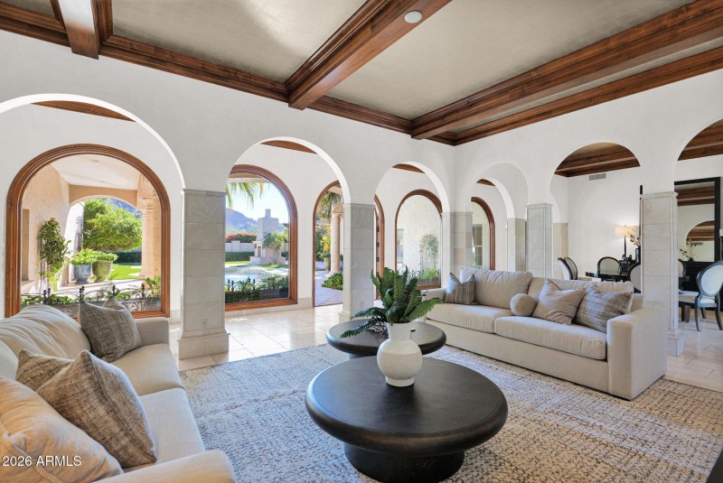 Living Room/Camelback Views