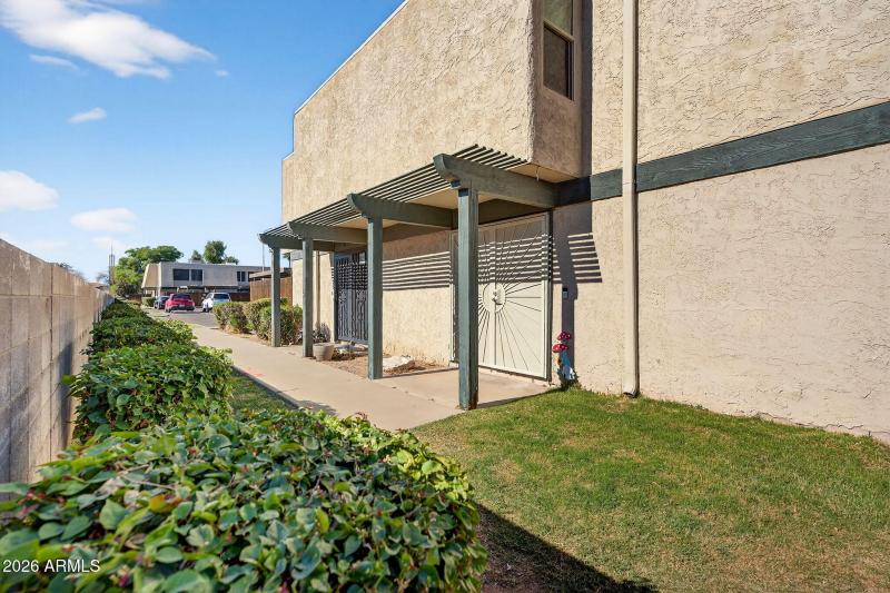 1-web-or-mls-03- W Golden Ln