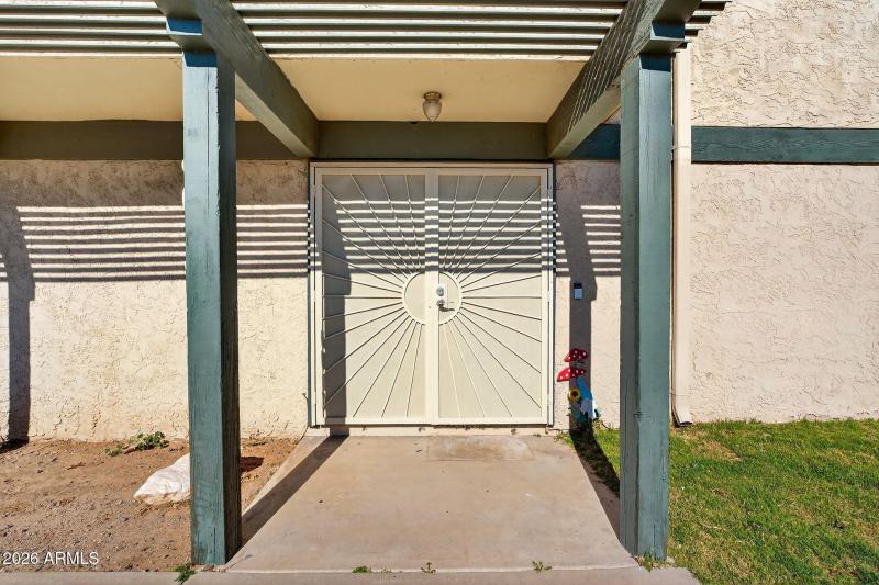 3-web-or-mls-01- W Golden Ln