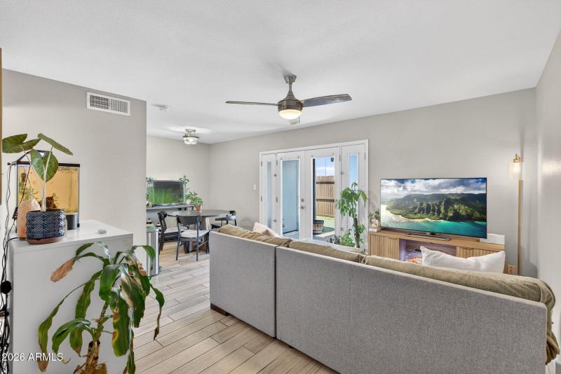 4-web-or-mls-04- W Golden Ln