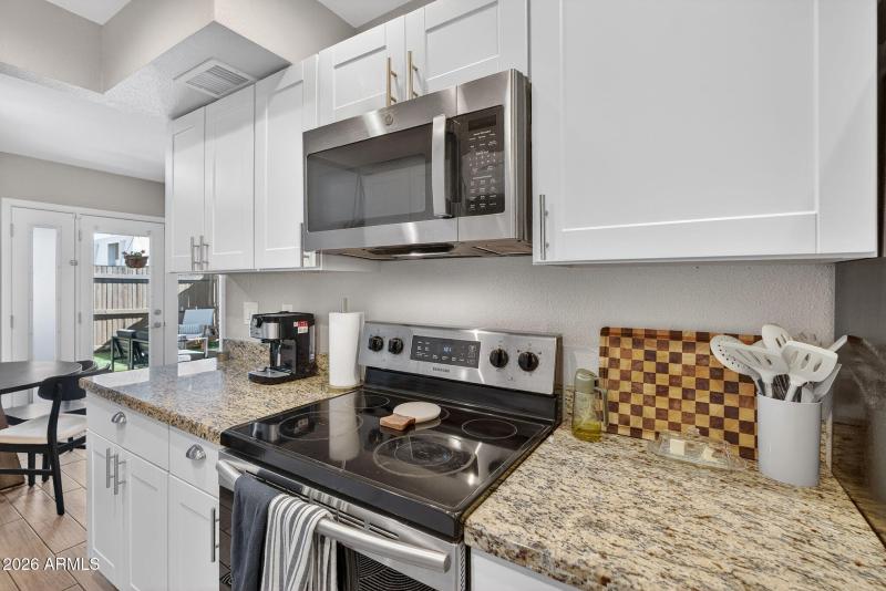 12-web-or-mls-15- W Golden Ln