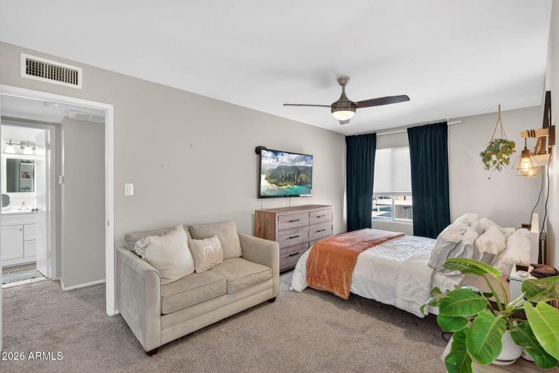 16-web-or-mls-20- W Golden Ln