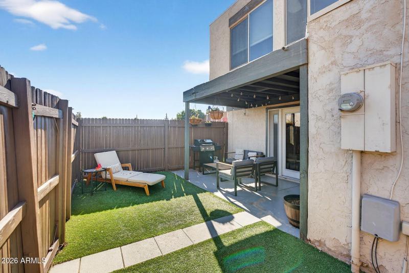 25-web-or-mls-24- W Golden Ln