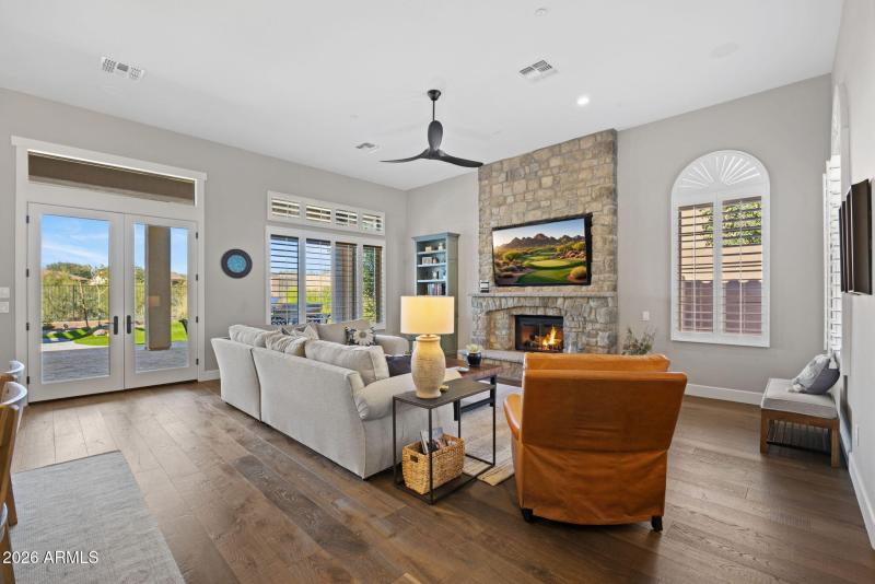 7-web-or-mls-41008-n-club-pointe-dr