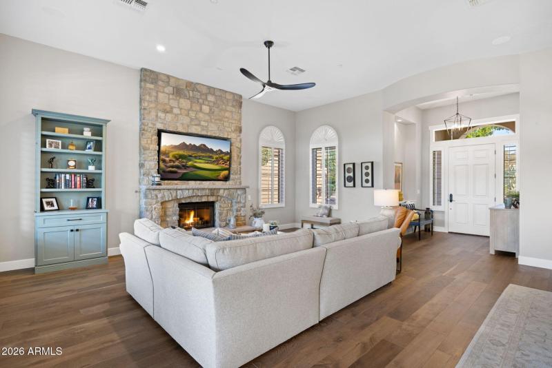 10-web-or-mls-41008-n-club-pointe-dr