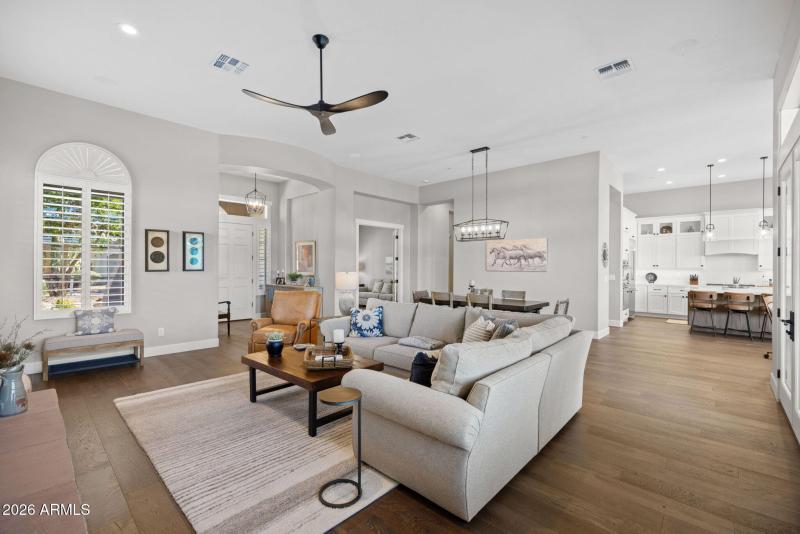 11-web-or-mls-41008-n-club-pointe-dr