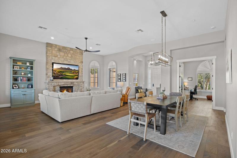 12-web-or-mls-41008-n-club-pointe-dr