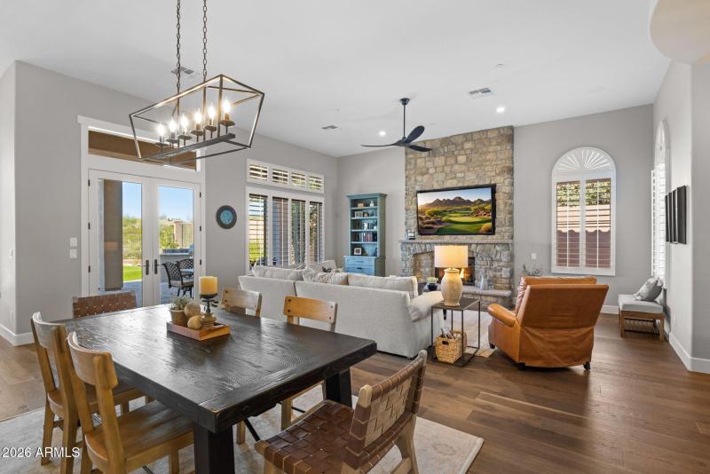 13-web-or-mls-41008-n-club-pointe-dr