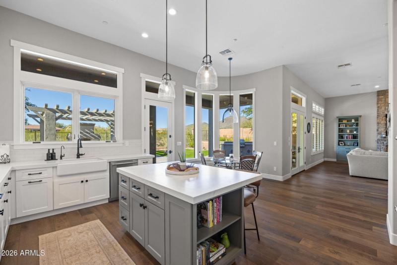 16-web-or-mls-41008-n-club-pointe-dr