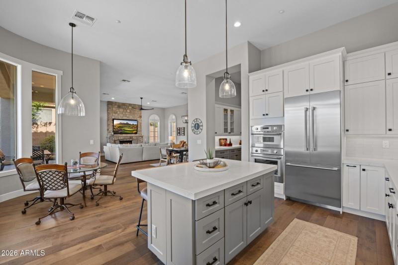 17-web-or-mls-41008-n-club-pointe-dr