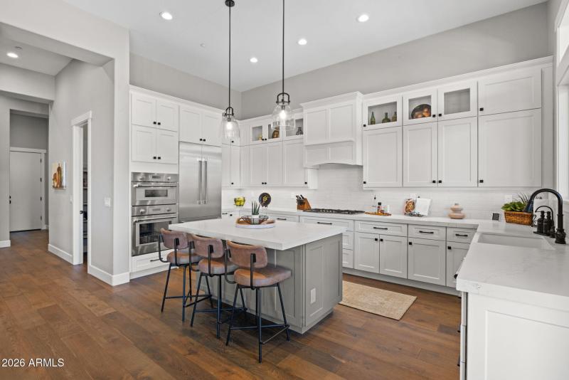 19-web-or-mls-41008-n-club-pointe-dr