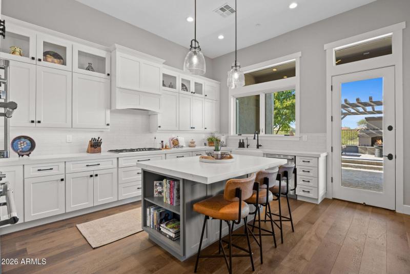 20-web-or-mls-41008-n-club-pointe-dr