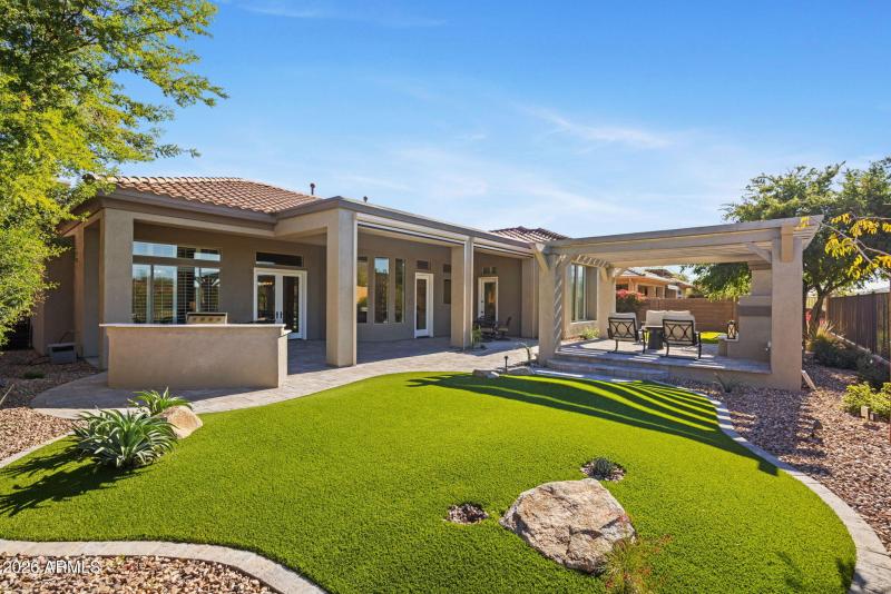 41-web-or-mls-41008-n-club-pointe-dr