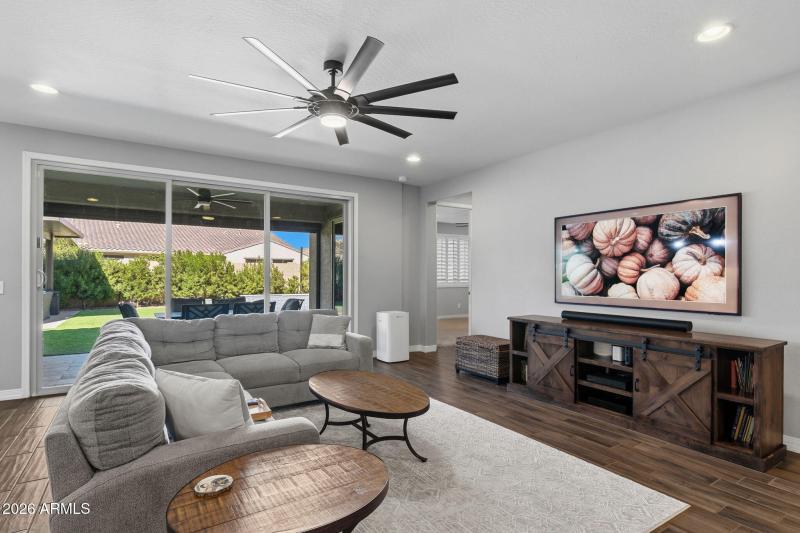 006__3710 E Blue Spruce Ln