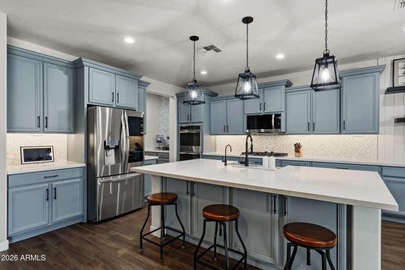 011__3710 E Blue Spruce Ln